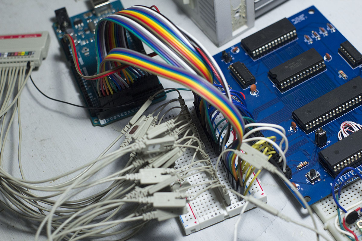 Logic Analyzer Connected with the Arduino Monitor